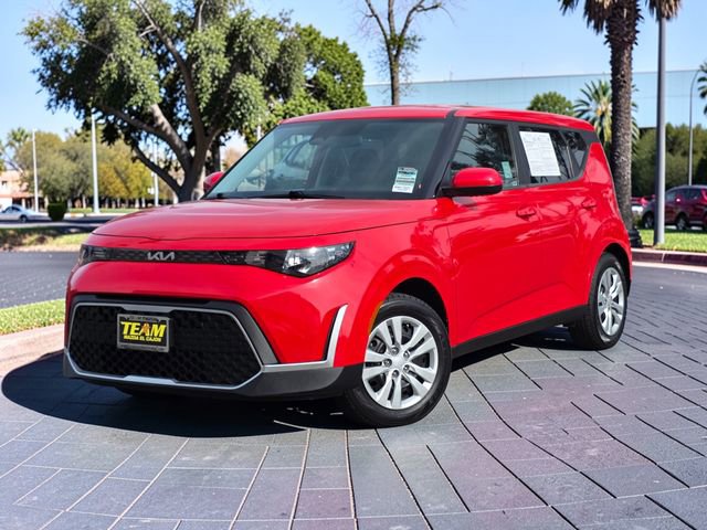 Used 2023 Kia Soul LX image 2