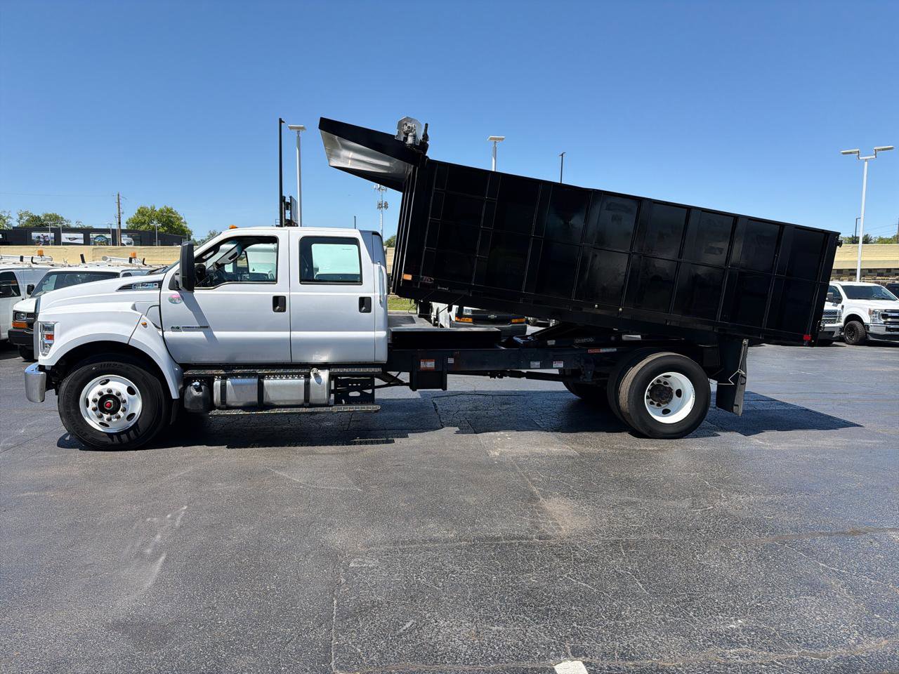 Used 2019 Ford F750 2WD Crew Cab Super Duty image 5