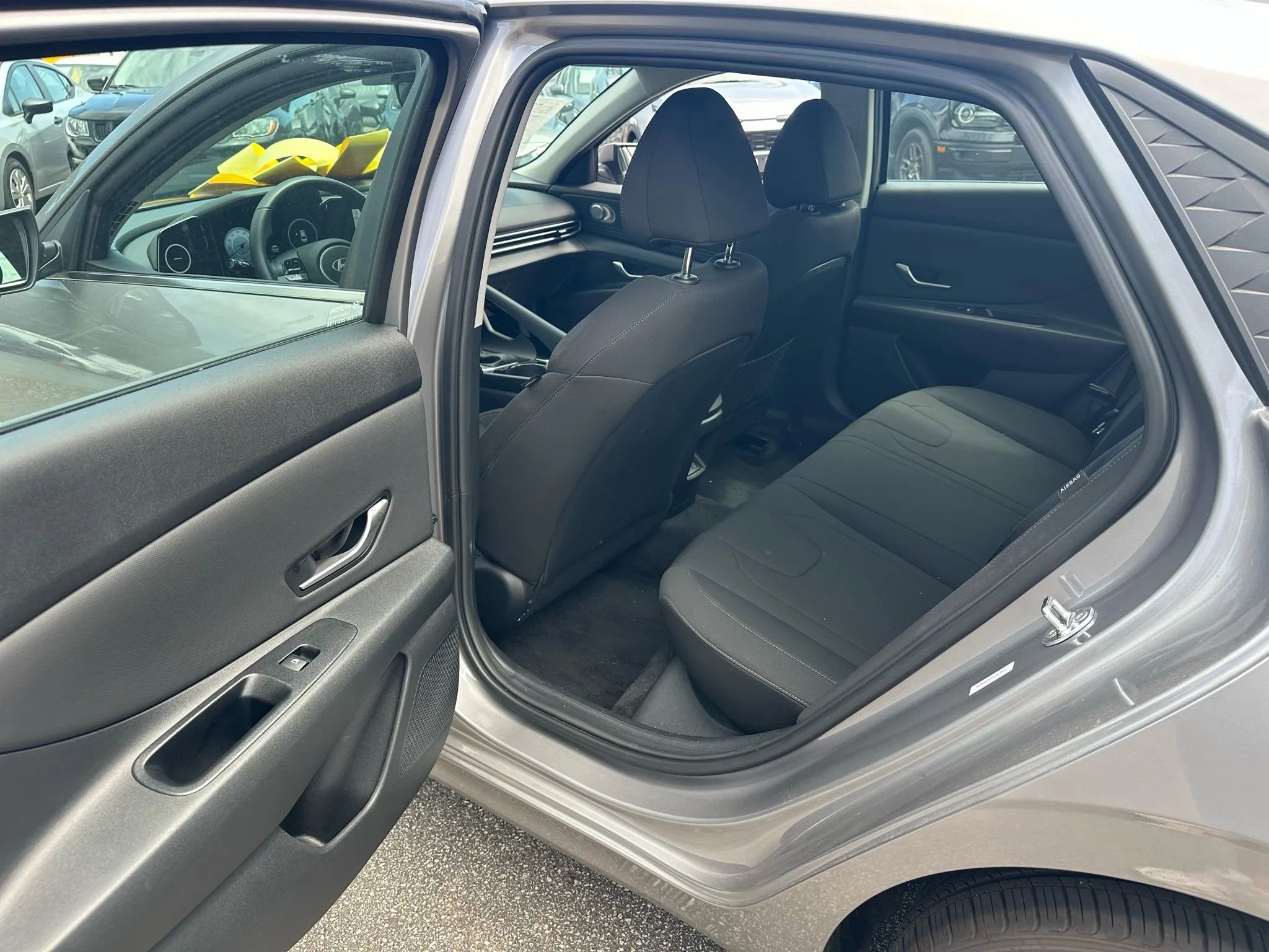 Used 2025 Hyundai Elantra SEL image 9