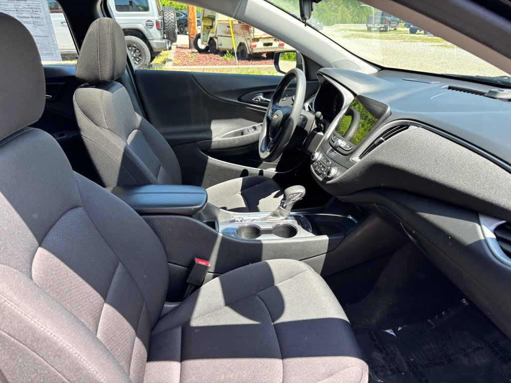 Used 2024 Chevrolet Malibu LT FWD image 10