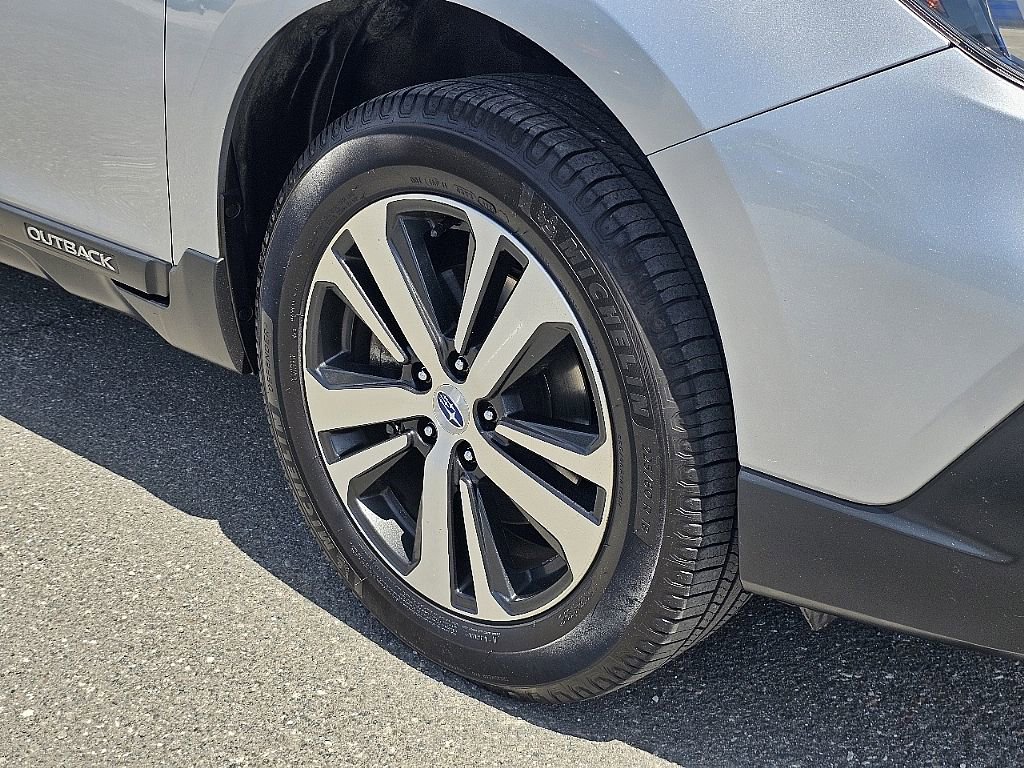 Used 2019 Subaru Outback 2.5i Limited AWD/4WD image 9