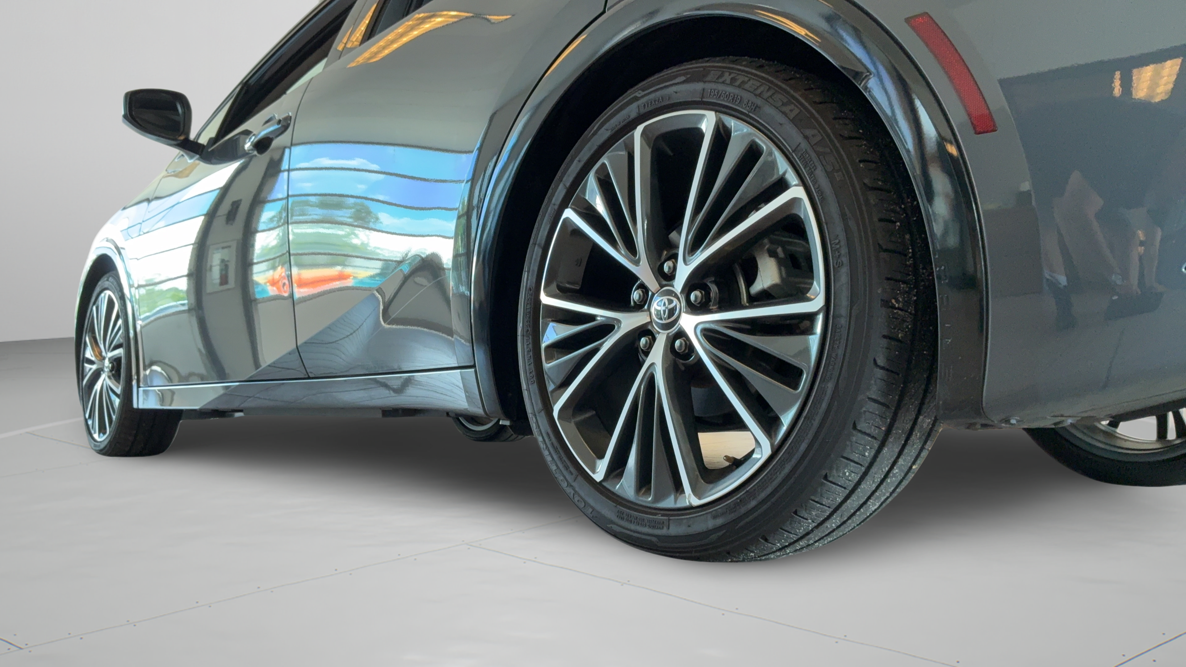Certified 2025 Toyota Prius XLE FWD image 41