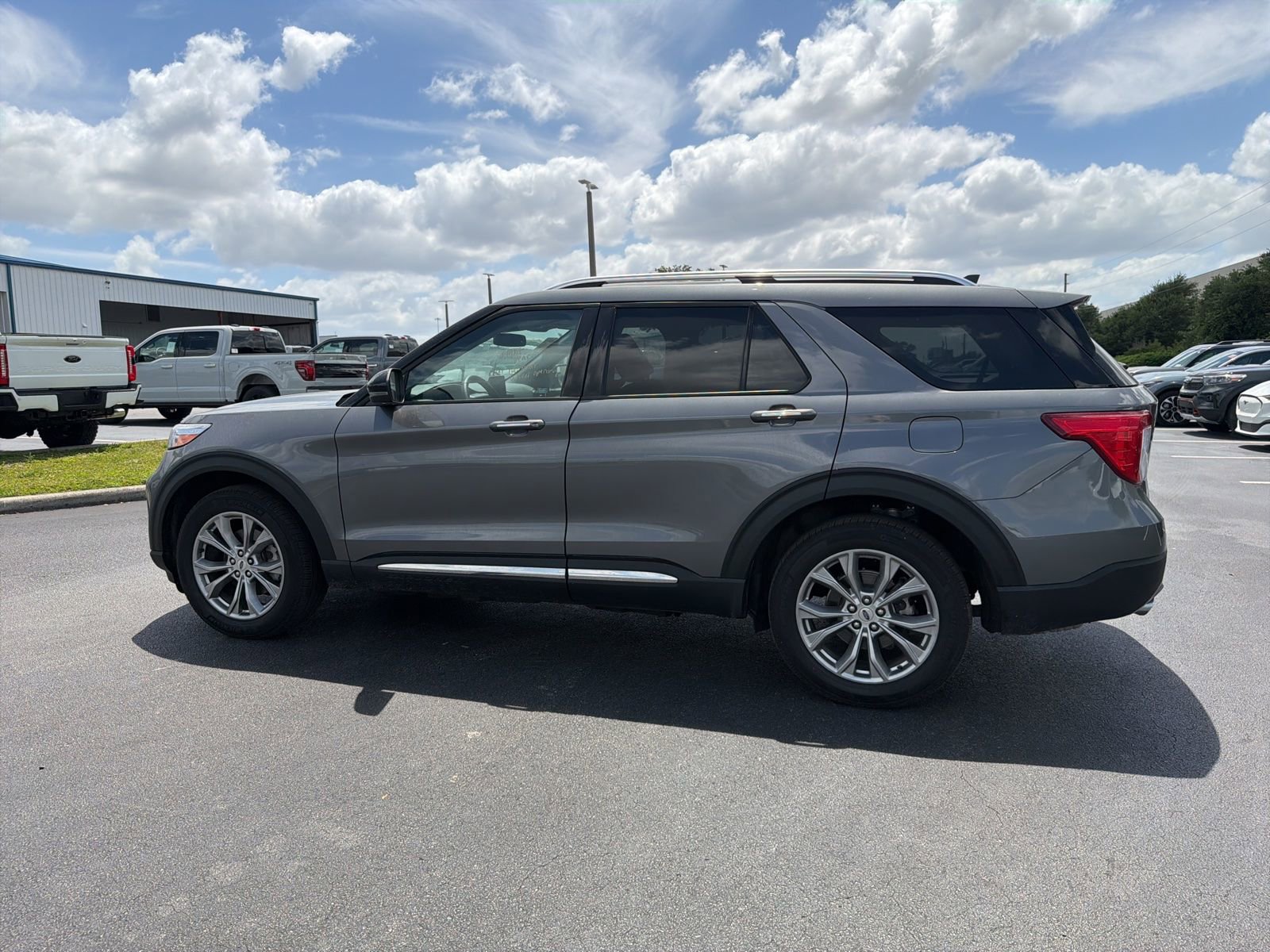 Used 2023 Ford Explorer Limited w/ Limited Technology Package image 12