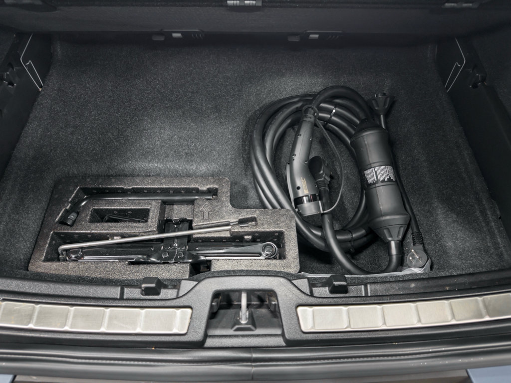 Used 2022 Volvo C40 P8 Recharge Ultimate AWD/4WD image 6