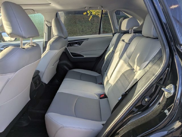 Used 2022 Toyota RAV4 XLE Premium FWD image 15