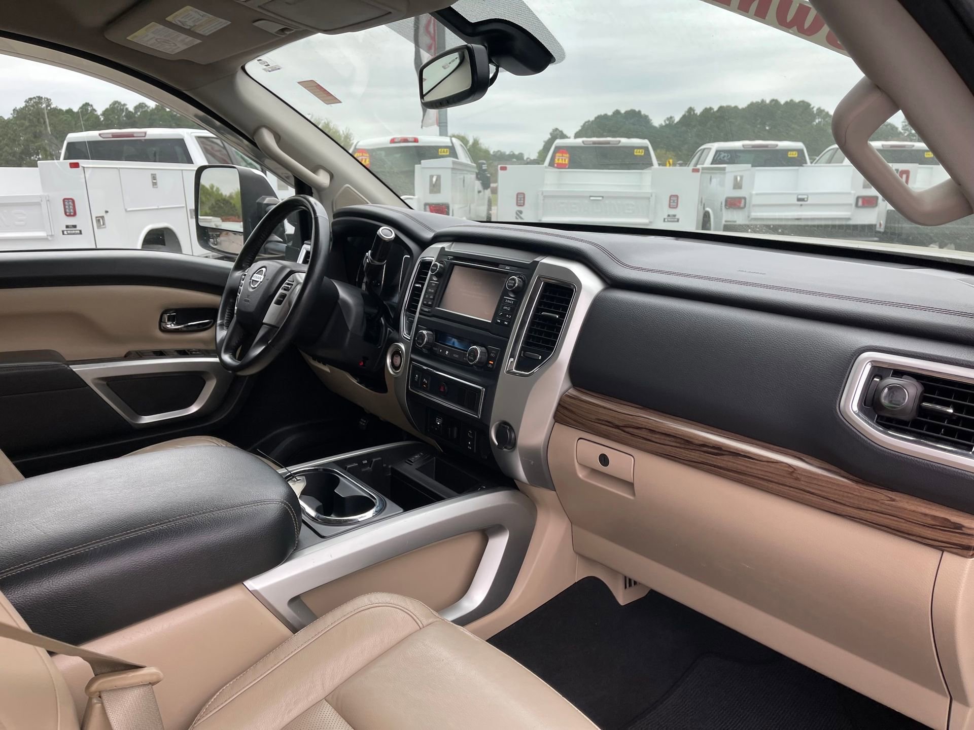 Used 2016 Nissan Titan SL image 28