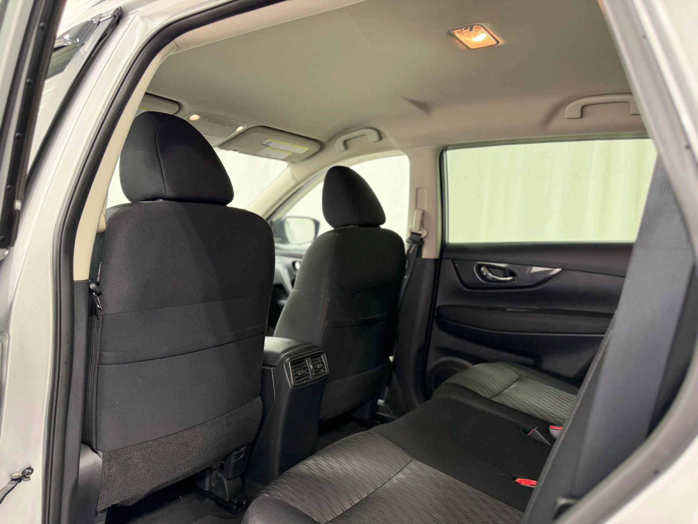 Used 2018 Nissan Rogue SV image 37