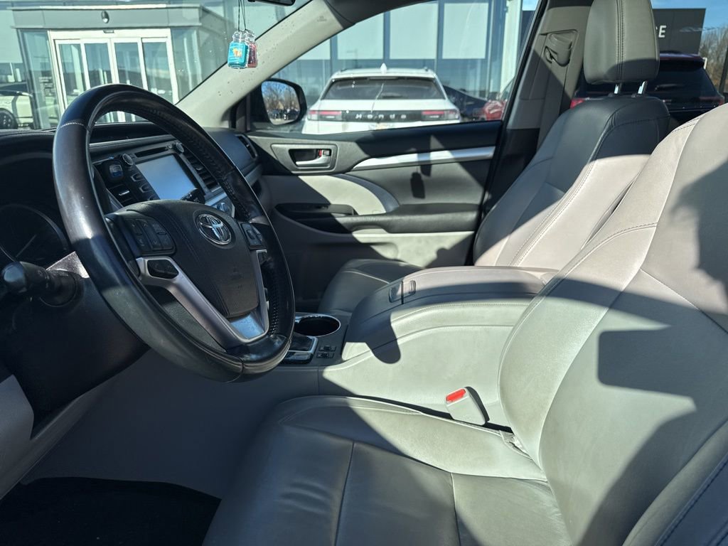 Used 2017 Toyota Highlander XLE image 27