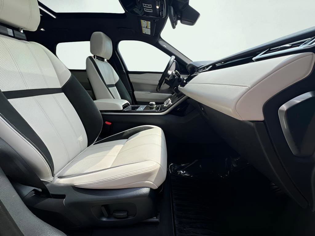 Used 2019 Land Rover Range Rover Velar R-Dynamic SE image 29