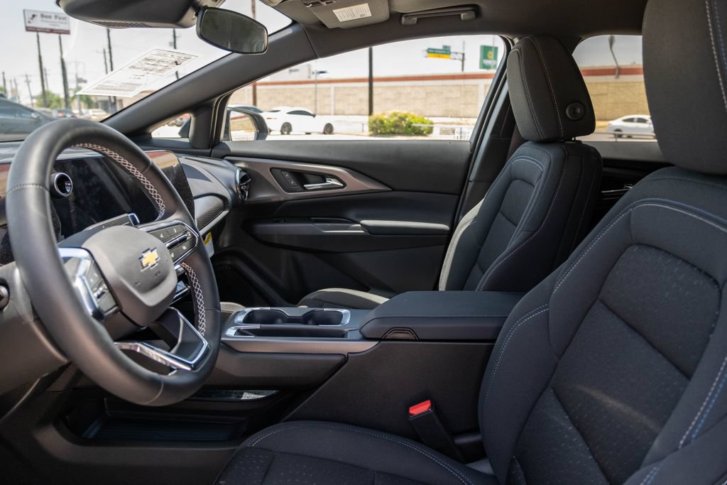 Used 2025 Chevrolet Equinox EV LT w/ Comfort Package FWD image 13