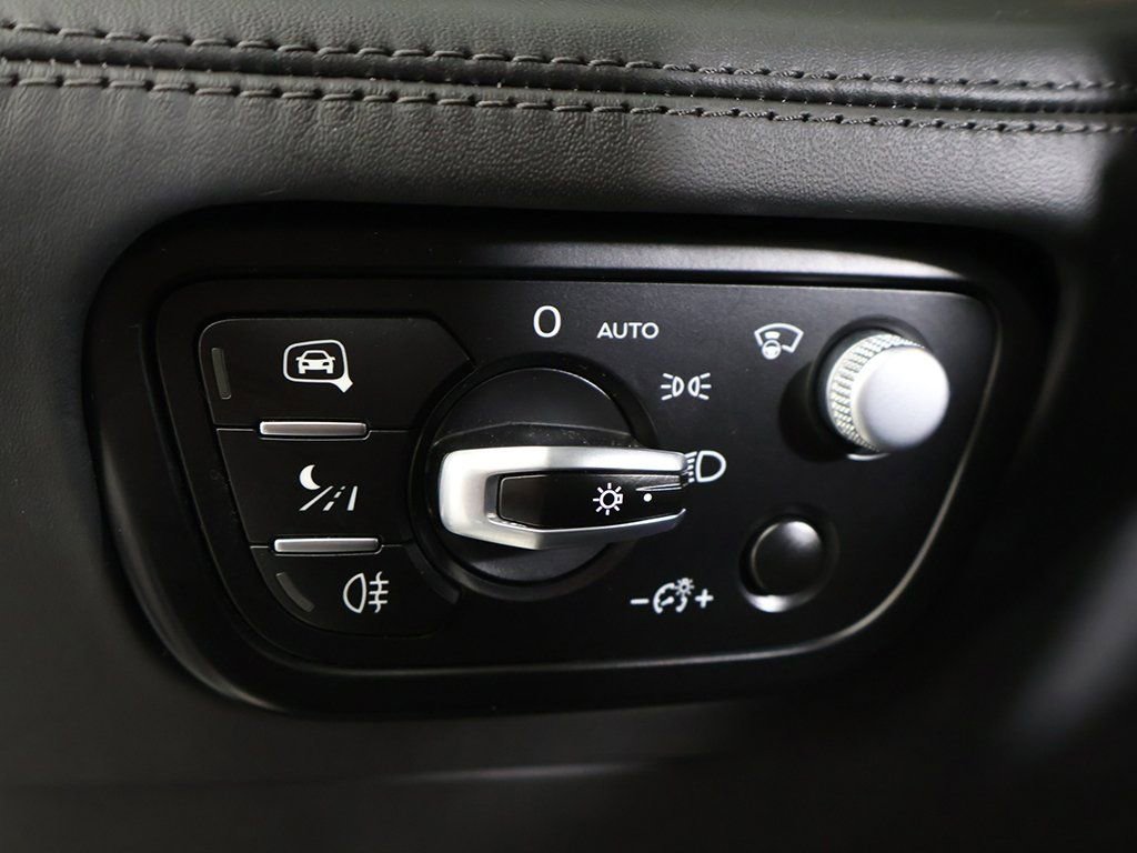 Used 2019 Bentley Bentayga image 53