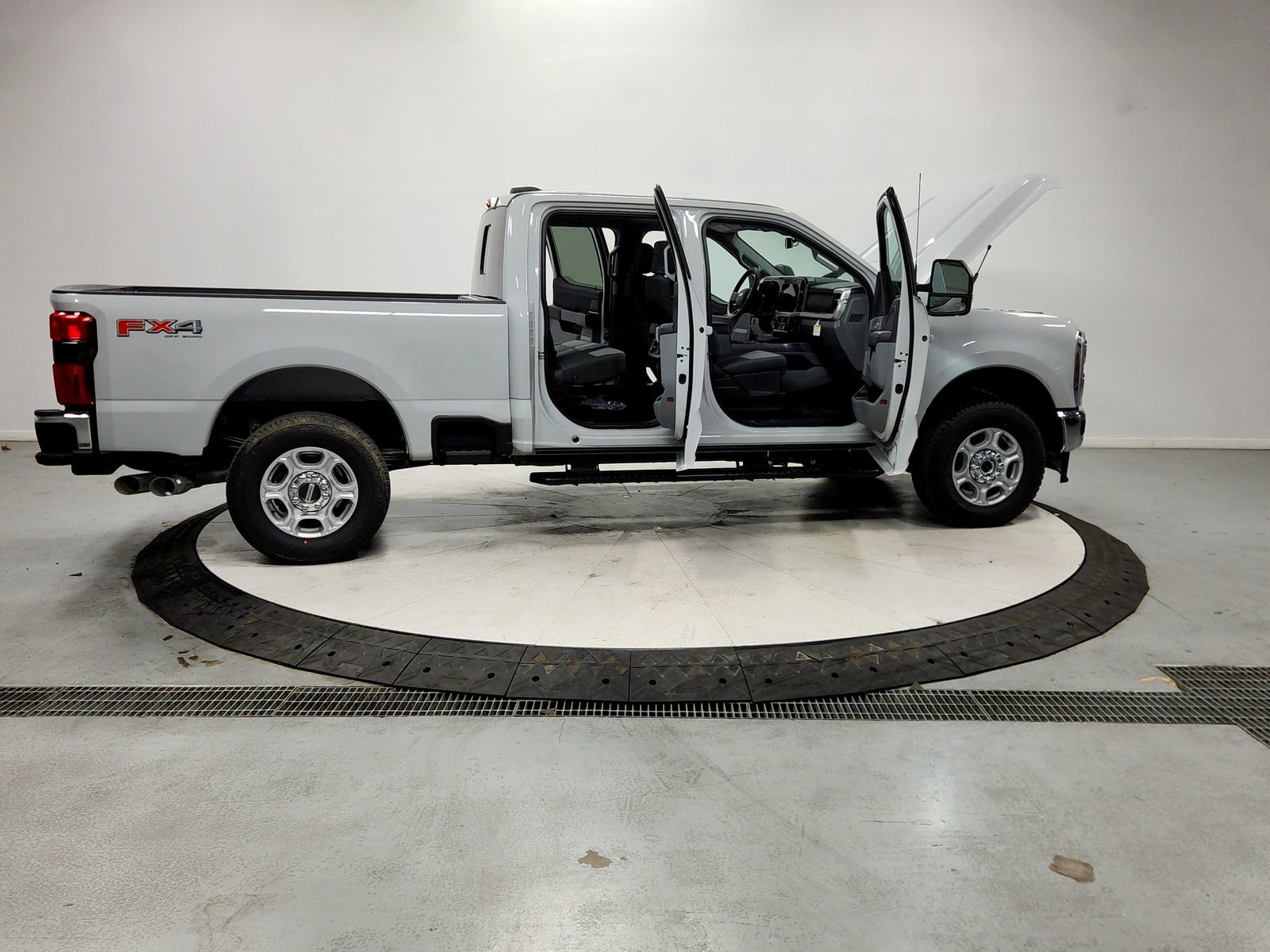 New 2026 Ford F250 XLT w/ XLT Premium Package image 16