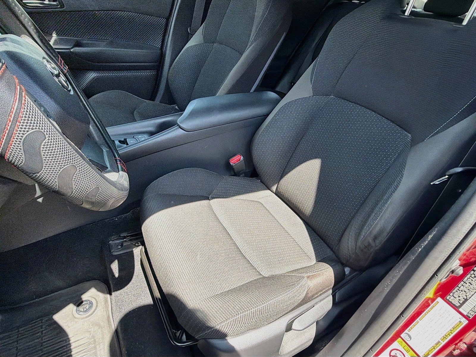 Used 2019 Toyota C-HR LE FWD image 11