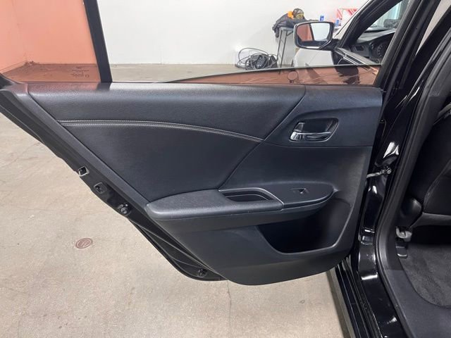 Used 2017 Honda Accord Sport image 19