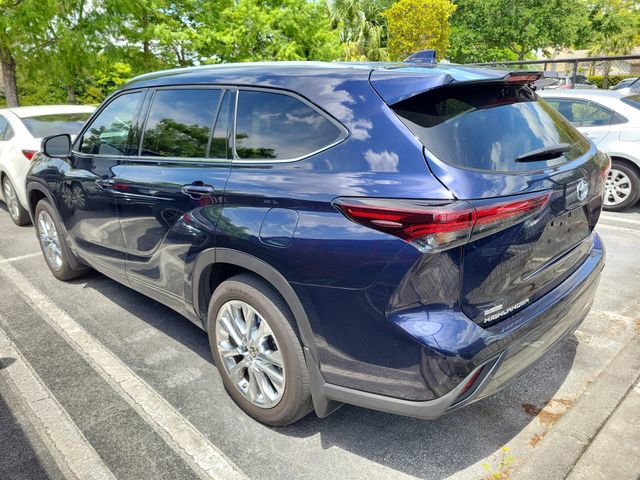 Used 2024 Toyota Highlander Limited FWD image 4