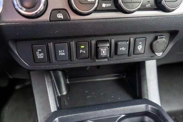 Used 2022 Toyota Tacoma TRD Off-Road w/ Technology Package AWD/4WD image 28