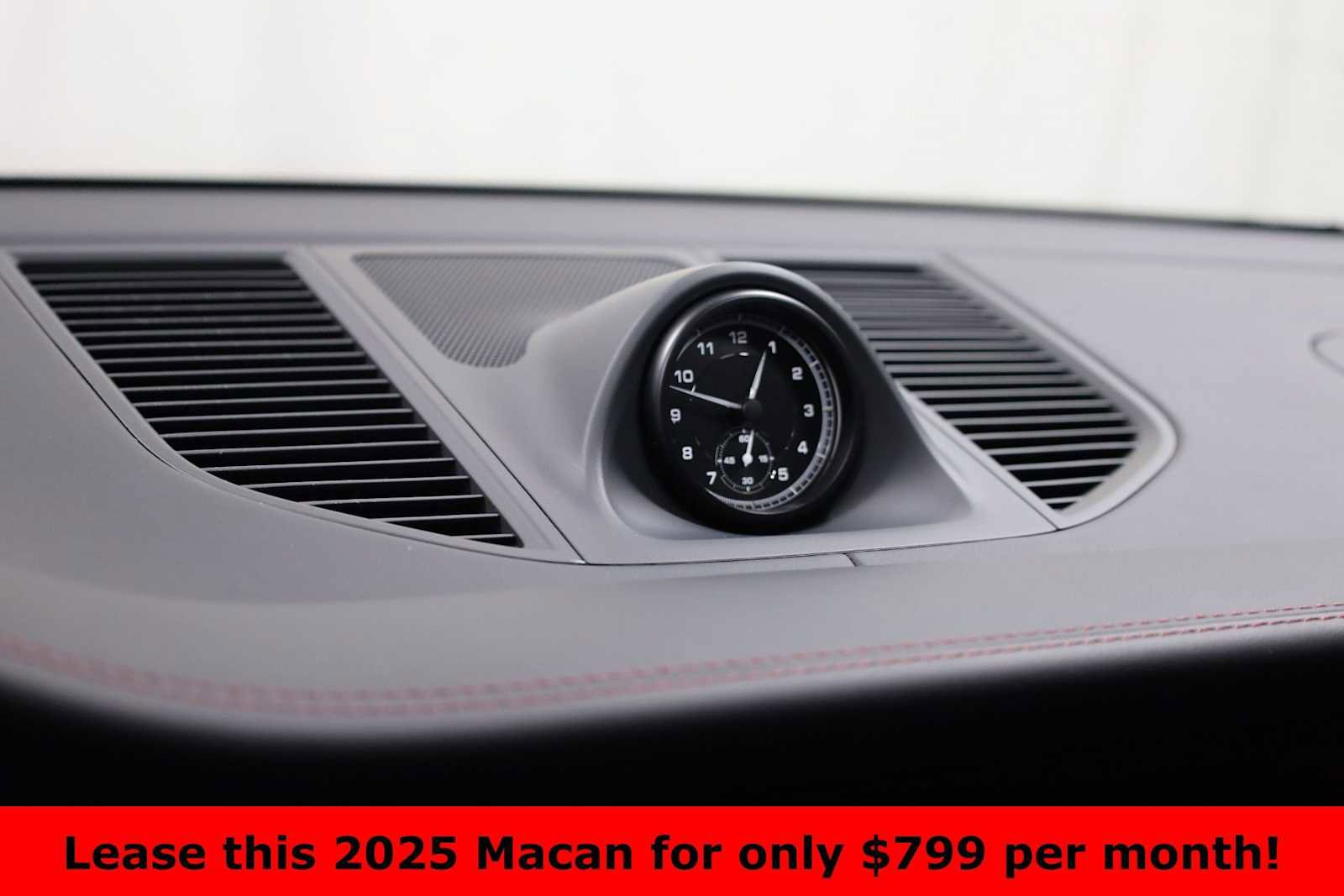 Certified 2025 Porsche Macan image 18
