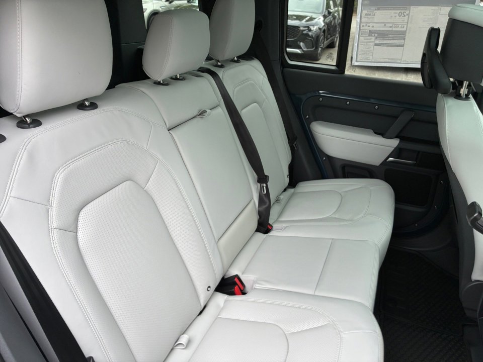 New 2026 Land Rover Defender 110 X-Dynamic SE AWD/4WD image 29