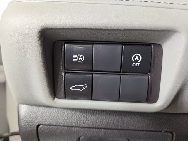 Used 2024 Toyota Highlander XLE AWD/4WD image 31