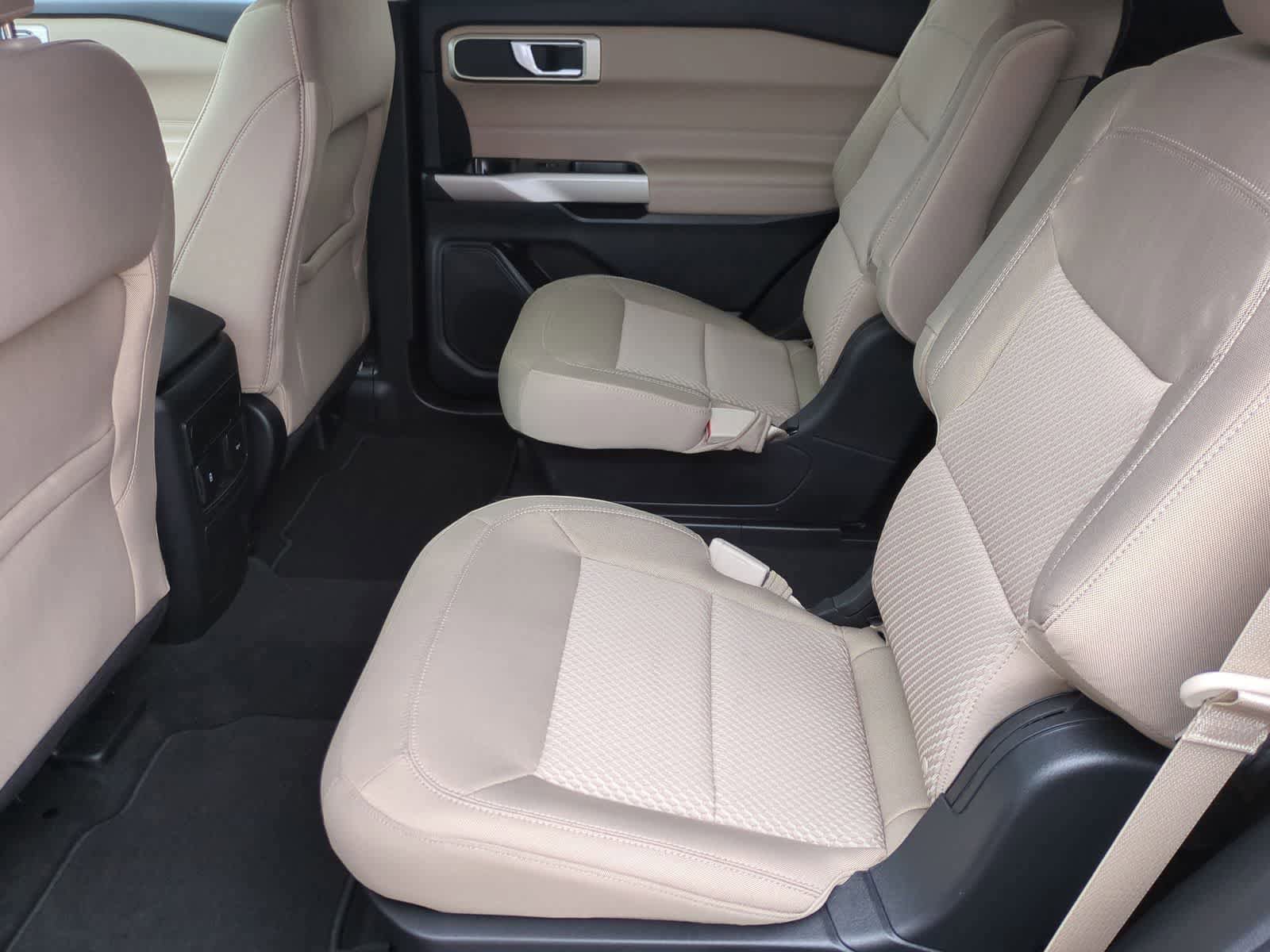 Used 2023 Ford Explorer XLT AWD/4WD image 19