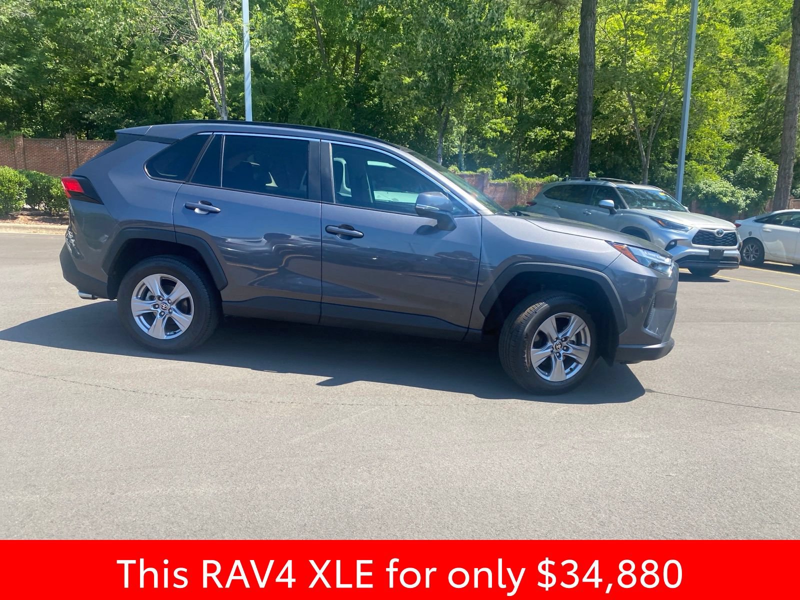 Used 2025 Toyota RAV4 XLE FWD image 50