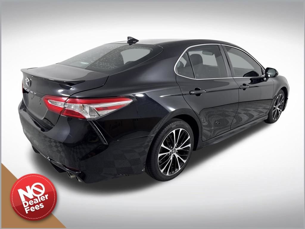 Used 2020 Toyota Camry SE image 3