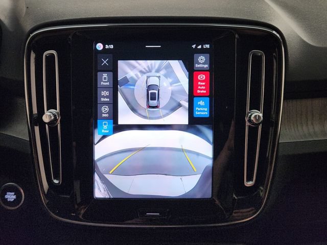 Certified 2026 Volvo XC40 B5 Plus AWD/4WD image 18