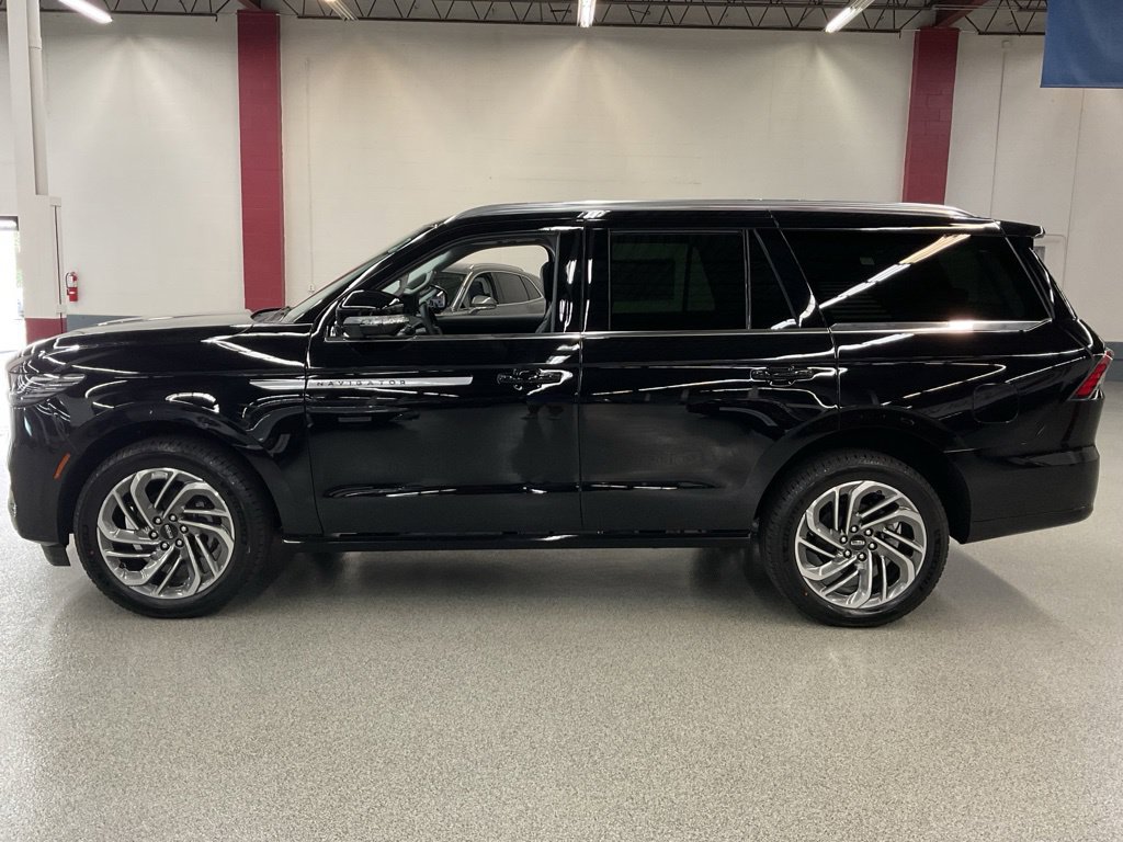 New 2027 Lincoln Navigator Reserve AWD/4WD image 8