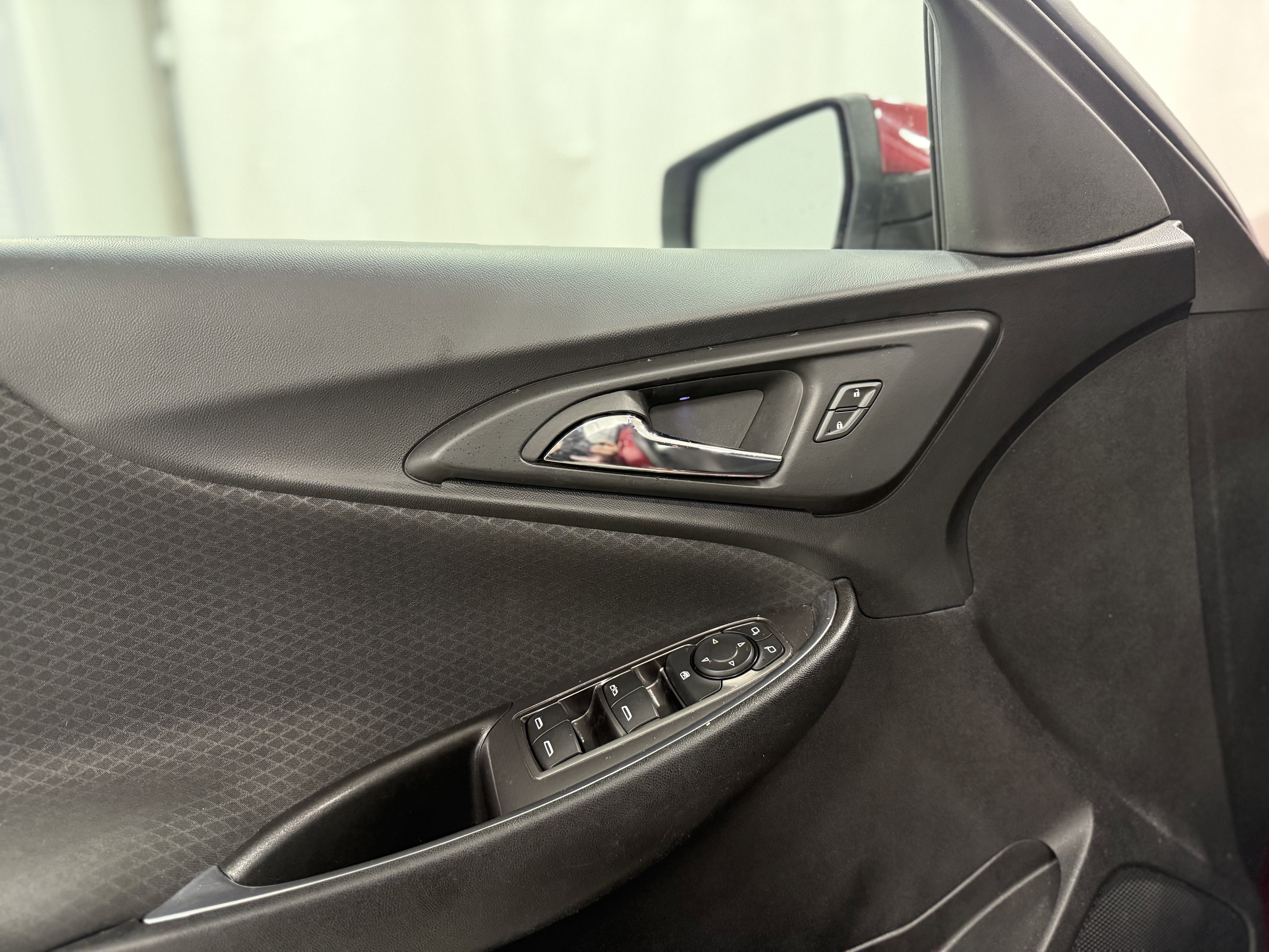 Used 2017 Chevrolet Malibu LT image 12