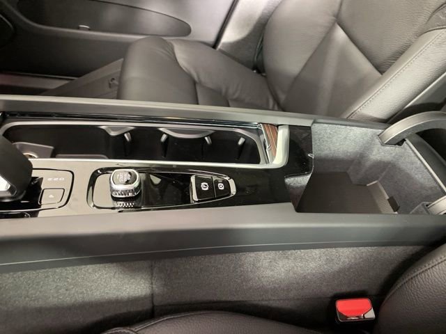 Certified 2024 Volvo XC60 T8 Plus w/ Protection Package Premier image 34