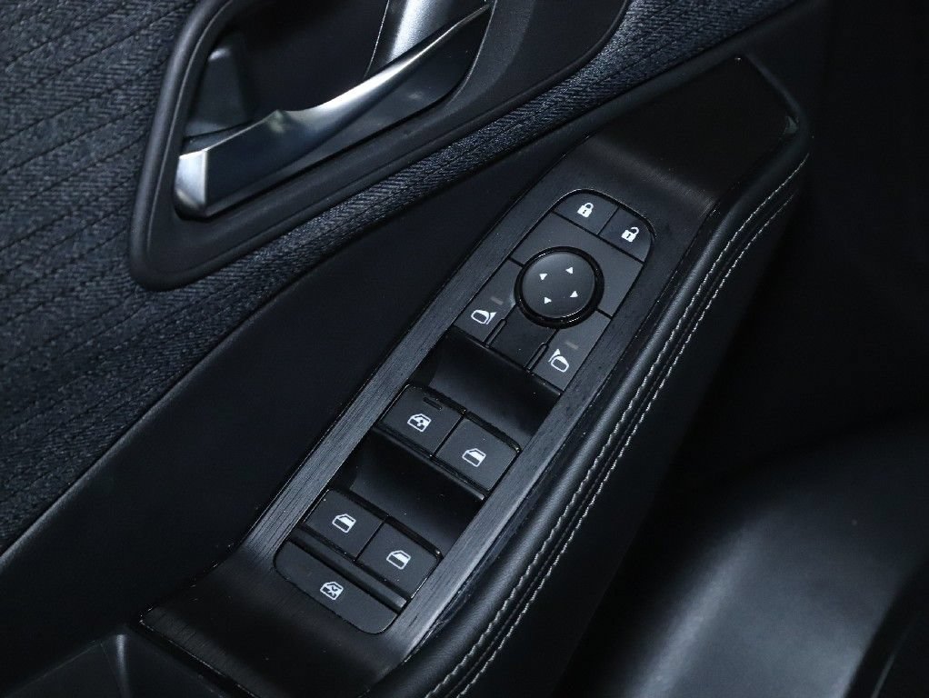 Used 2023 Nissan Rogue SV AWD/4WD image 16