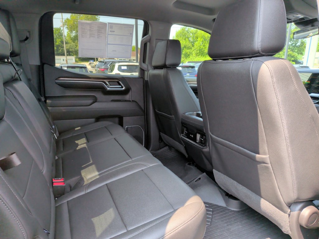 Used 2023 Chevrolet Silverado 1500 LT Trail Boss w/ LT Trail Boss Premium Package AWD/4WD image 17