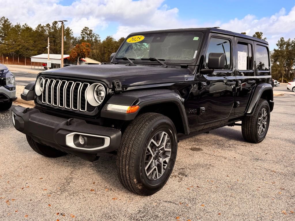 Used 2025 Jeep Wrangler Sahara image 3