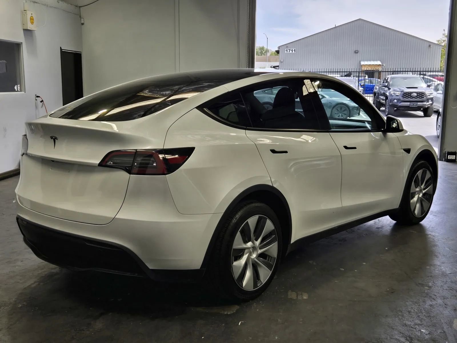 Used 2023 Tesla Model Y Long Range image 4