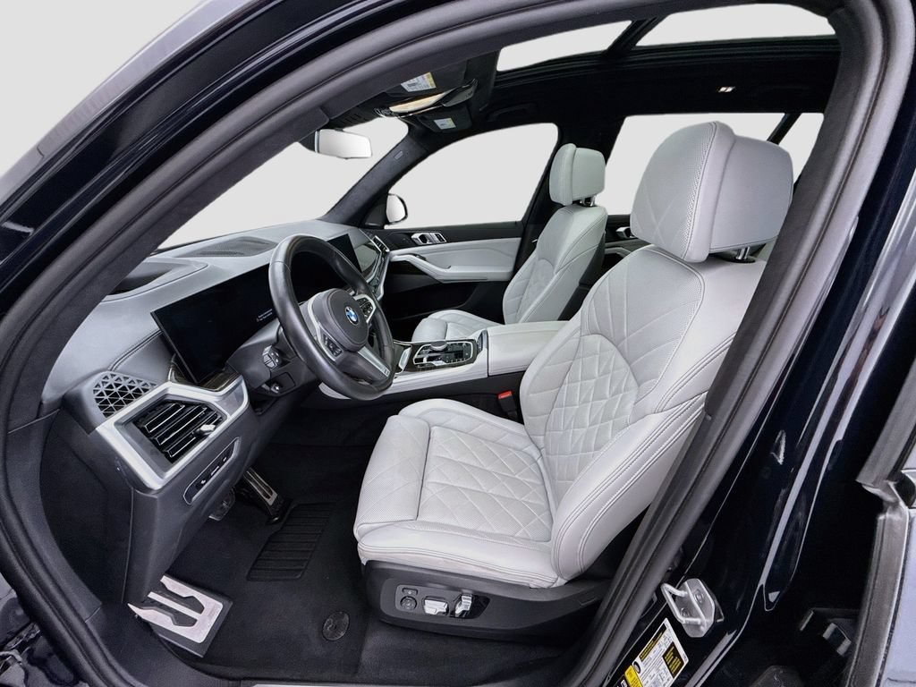 Used 2024 BMW X7 xDrive40i w/ M Sport Package AWD/4WD image 18