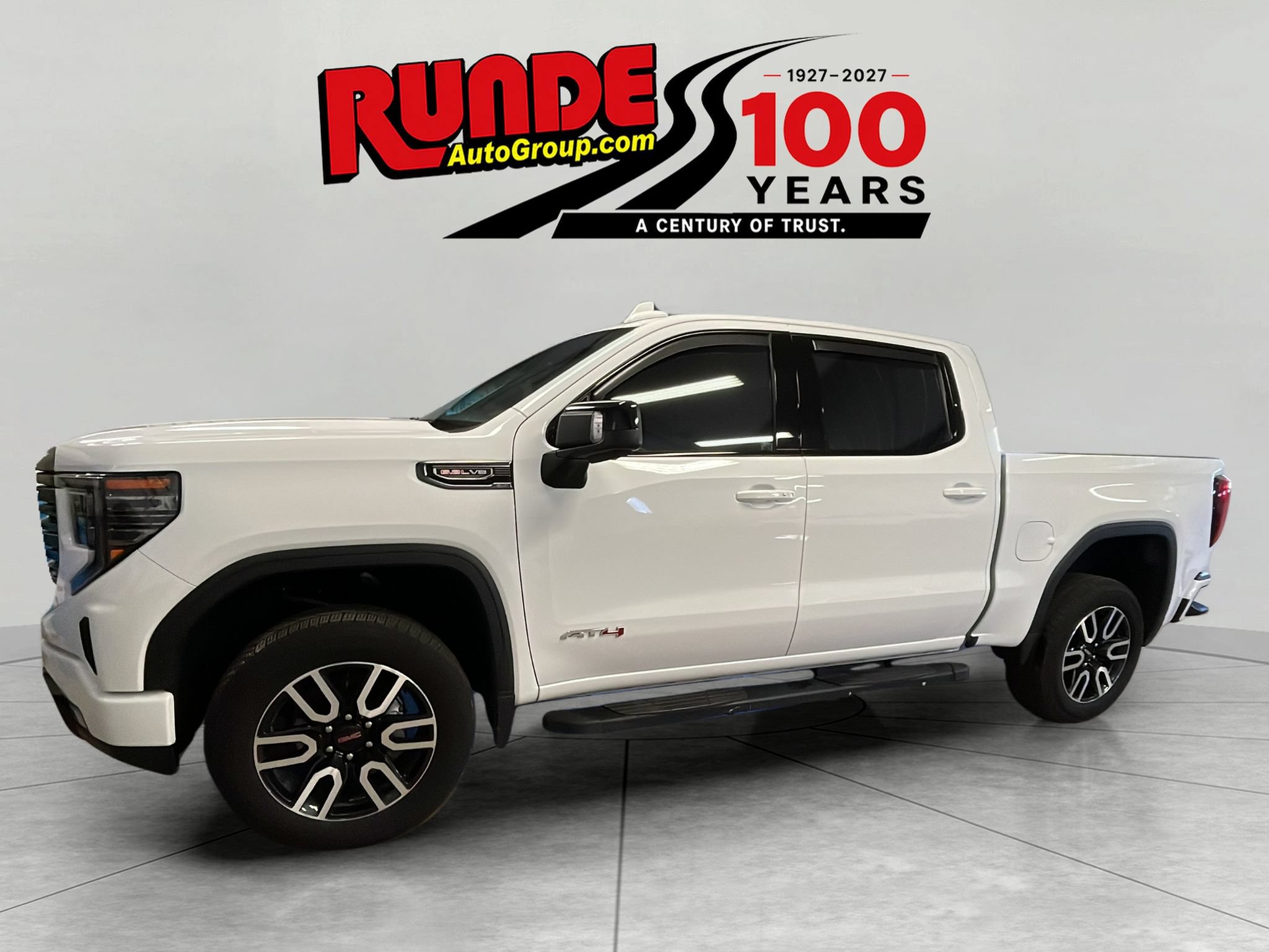 Used 2023 GMC Sierra 1500 AT4 w/ AT4 Preferred Package AWD/4WD image 1