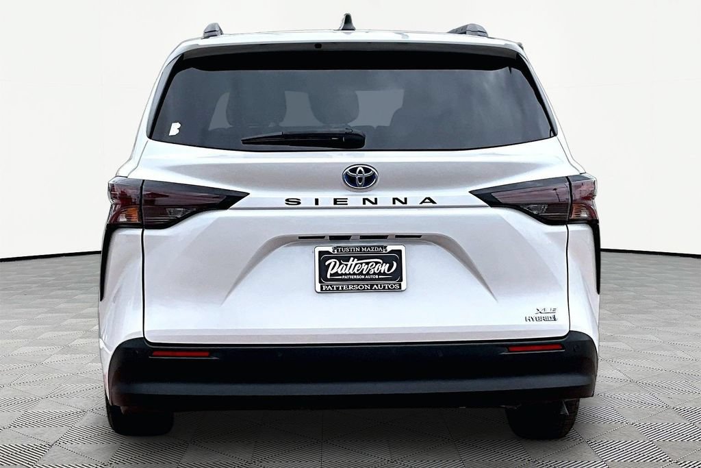 Used 2023 Toyota Sienna XLE FWD image 4