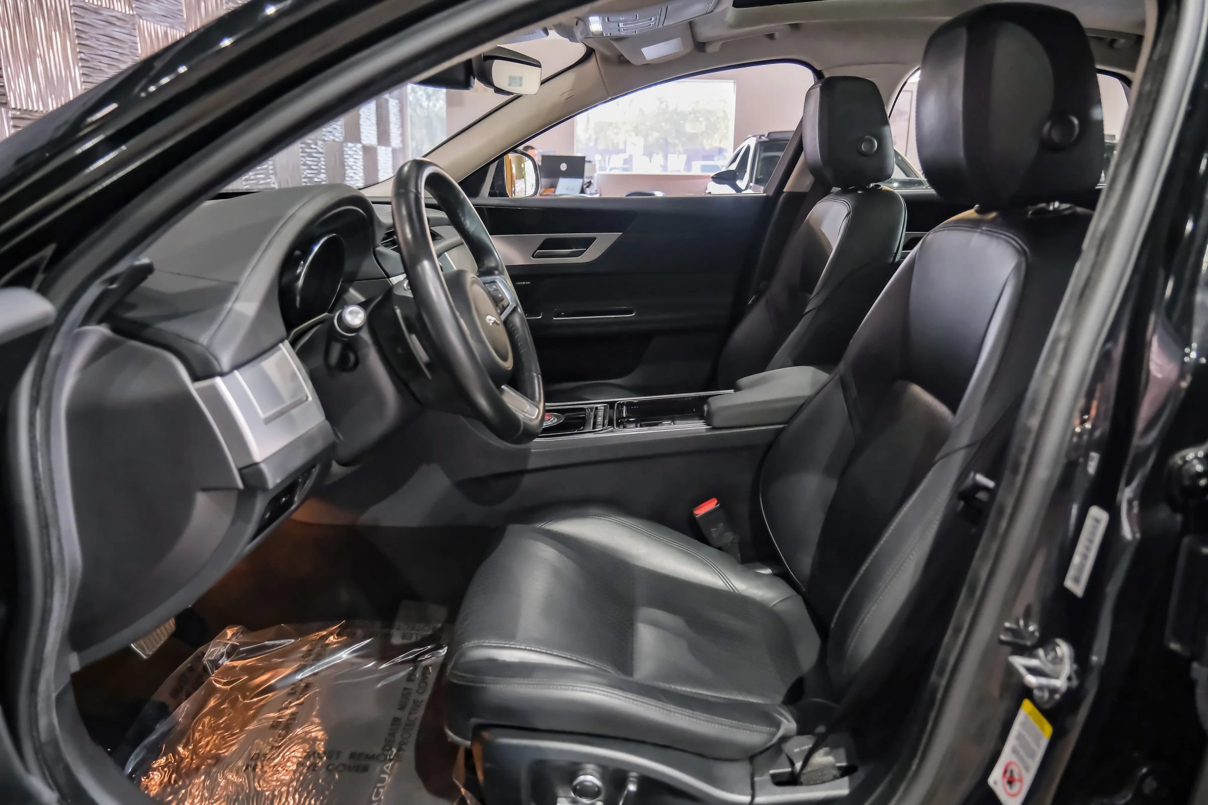 Used 2020 Jaguar XF Prestige RWD image 4