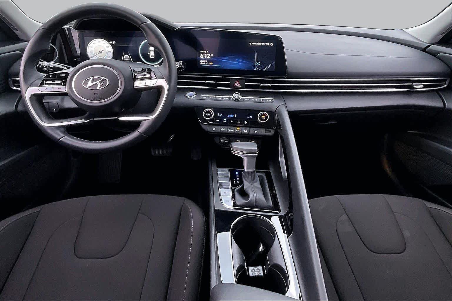 Used 2023 Hyundai Elantra SEL w/ Convenience Package FWD image 14
