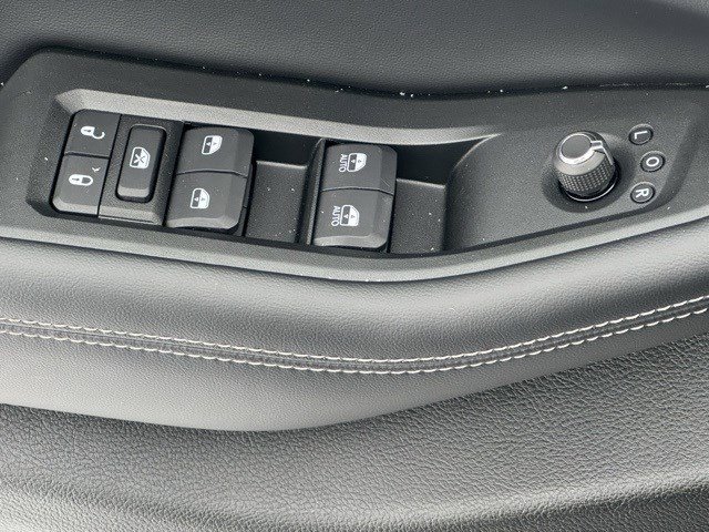 New 2025 Jeep Grand Cherokee L Limited image 11