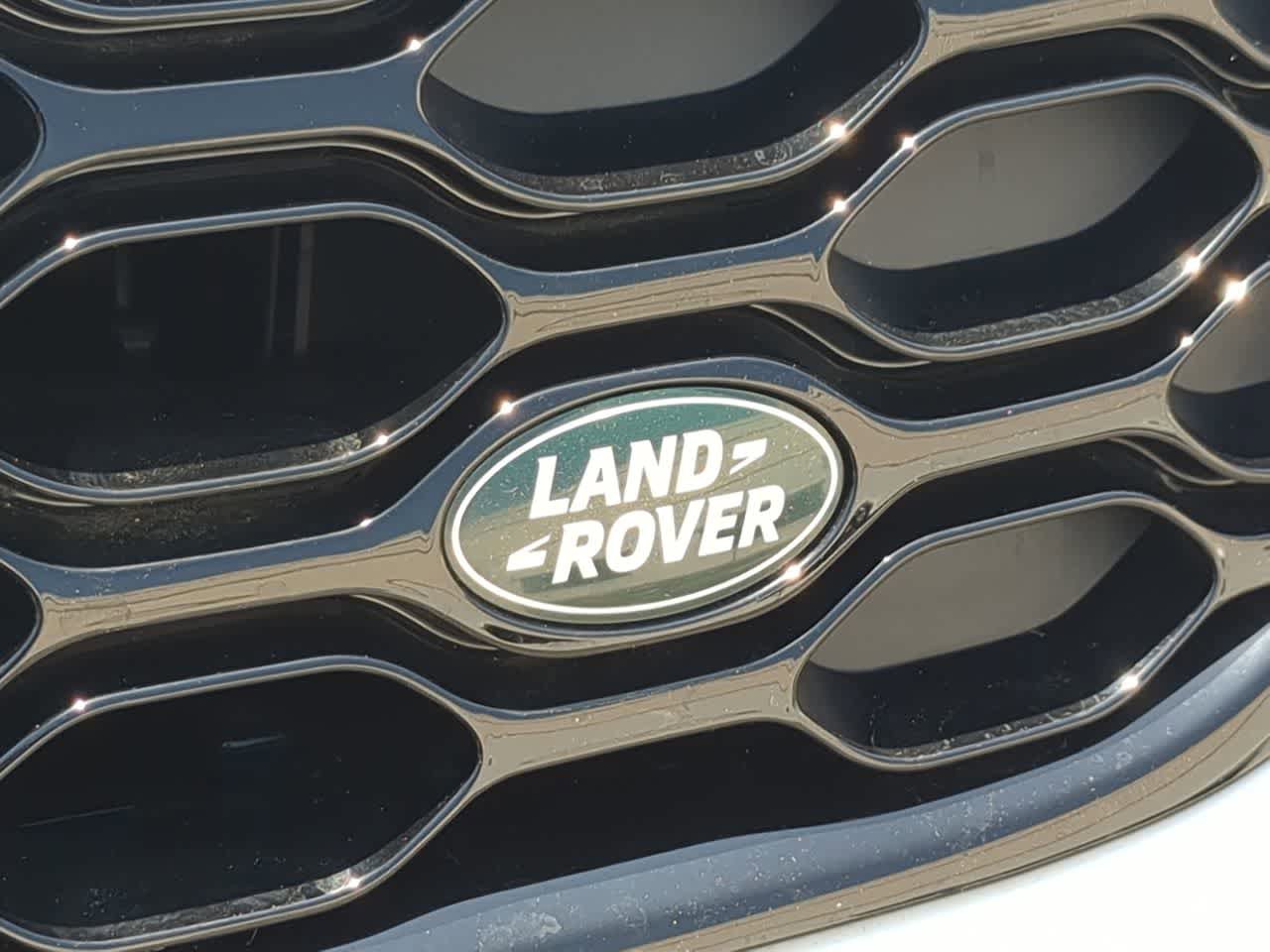 Used 2025 Land Rover Discovery Dynamic SE AWD/4WD image 12