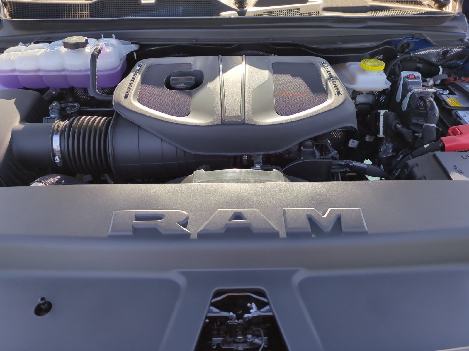 New 2026 RAM 1500 Express AWD/4WD image 21