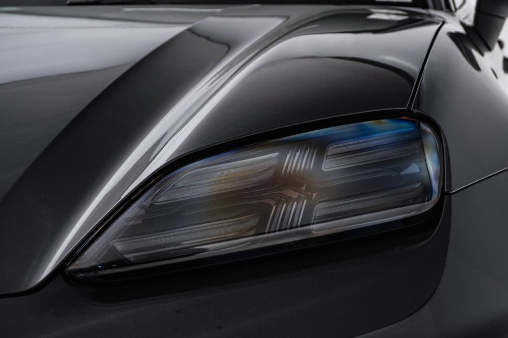 Certified 2025 Porsche Macan 4S Electric AWD/4WD image 7