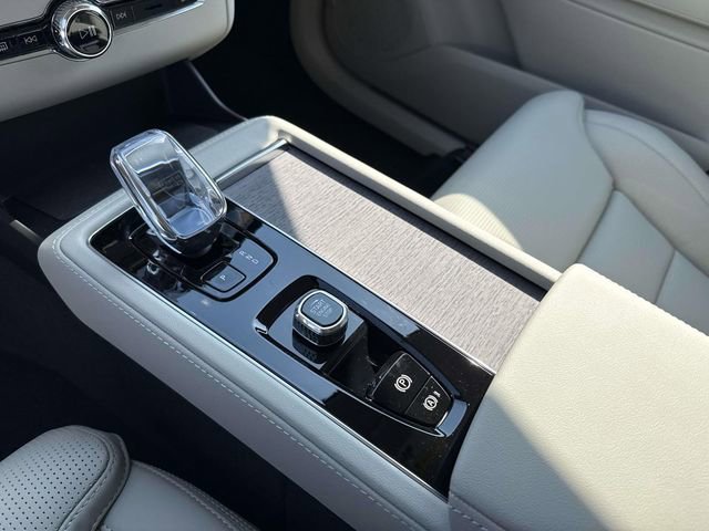 New 2026 Volvo XC90 B6 Ultra w/ Protection Package image 27