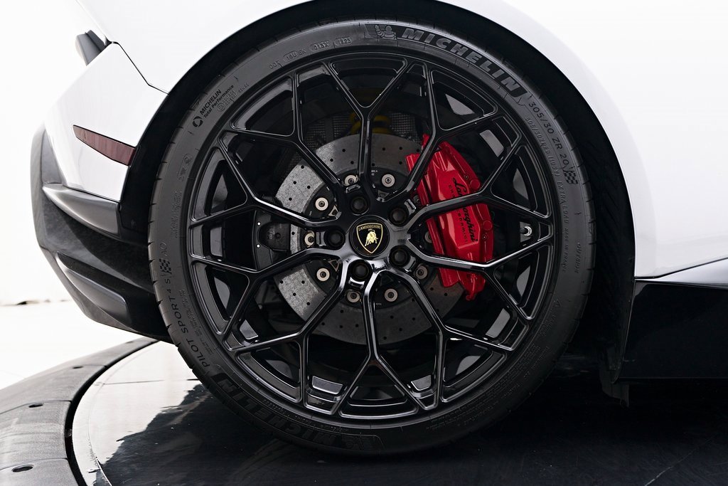 Used 2018 Lamborghini Huracan Performante image 43