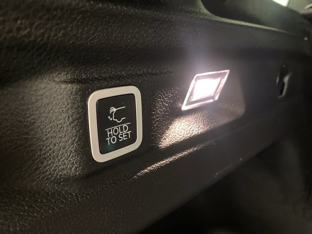 Used 2023 Jeep Grand Cherokee L Laredo image 11