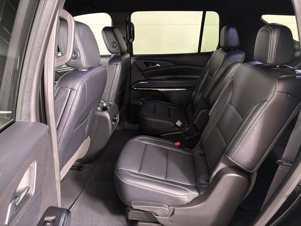 Used 2025 Chevrolet Traverse LT FWD image 42