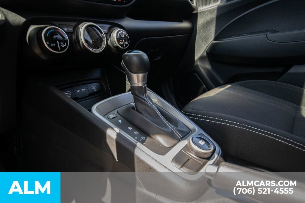 Used 2025 Hyundai Venue SEL FWD image 23