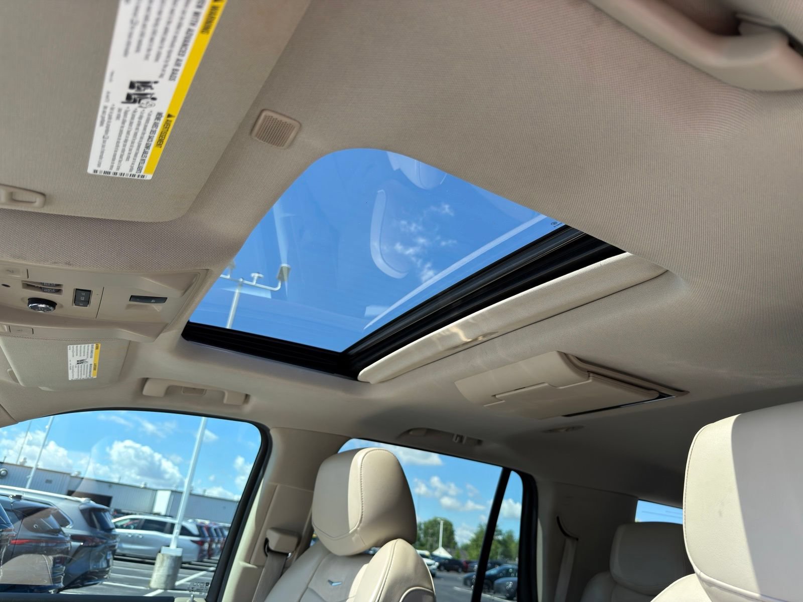Used 2018 Cadillac Escalade Luxury AWD/4WD image 18