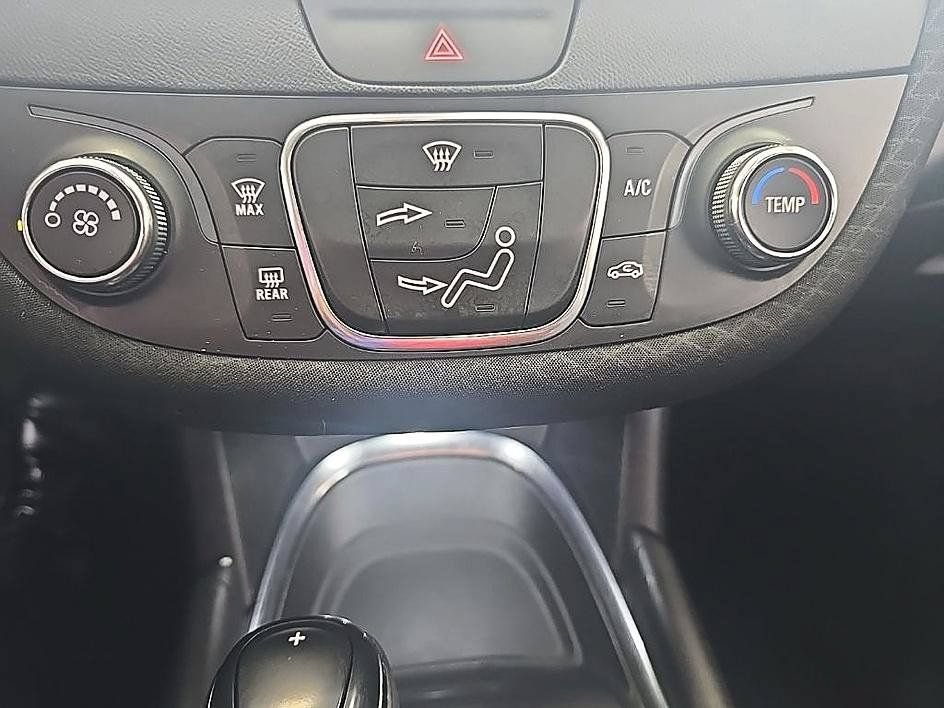 Used 2017 Chevrolet Malibu LT FWD image 21